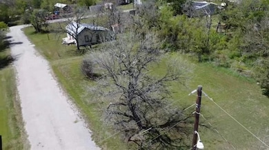 302 E San Jacinto St unit 310 E San Jacinto, Henrietta, TX 76365 - photo 3