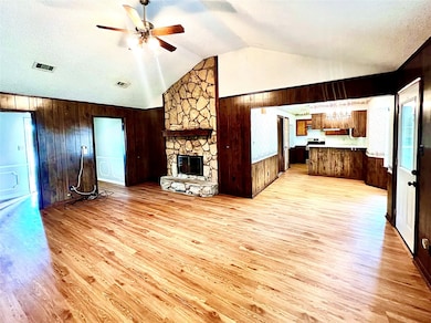 304 S Yaupon St, Lake Jackson, TX 77566 - photo 6