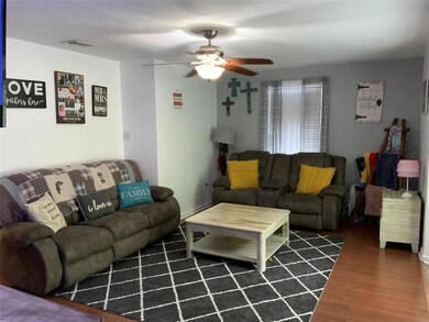 1013 N Howeth St, Gainesville, TX 76240 - photo 3