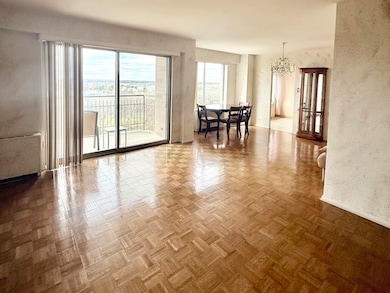 Winston Towers unit 1006, Chicago, IL 60645 - photo 2