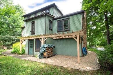 additional view of back patio and walkway