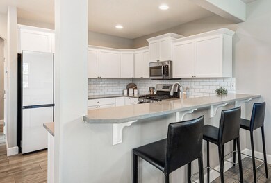 Breakfast Bar & Kitchen