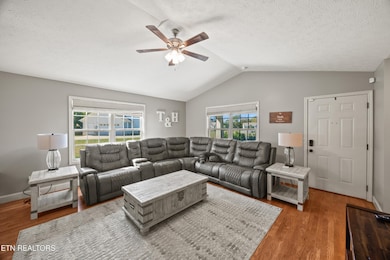 128 Rustling Oaks Dr, Sparta, TN 38583 - photo 2