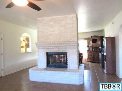 911 Wagon Wheel Dr, Copperas Cove, TX 76522 - photo 6