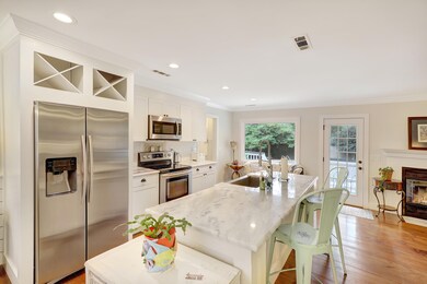Eat-In Kitchen