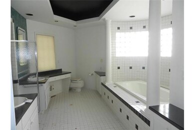 Master Bath/Spa.