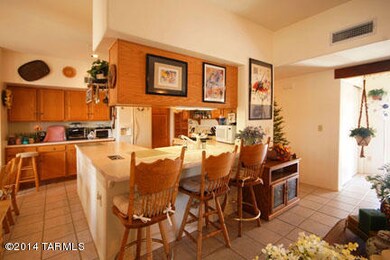 Breakfast Bar and Kitchen