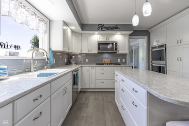 3829 Waycross Dr, Columbus, IN 47203 - photo 7