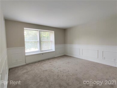 Large primary bedroom w new carpet