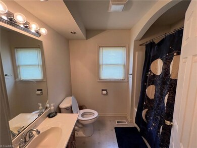 308 Hubbard St, Reidsville, NC 27320 - photo 5