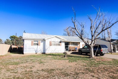706 N Gaines