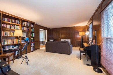 4712 Chantry Ct living room