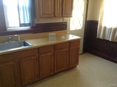 3026 S 5th Ave, Whitehall, PA 18052 - photo 6