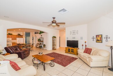 12529 living area 3