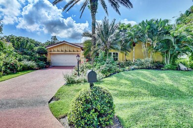 907 Foxpointe Cir, Delray Beach, FL 33445 - photo 2