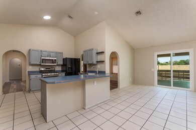 Kitchen/Dining