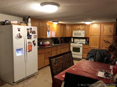 404 Grassy Lake Rd, Hendrix, OK 74741 - photo 5