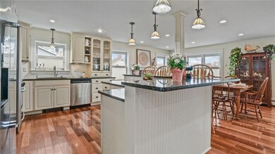 49 Wakefield Ave, Wakefield, RI 02879 - photo 3