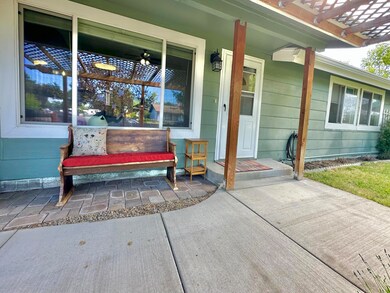 4613 Memorie Ln, Klamath Falls, OR 97603 - photo 2