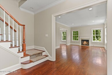 3 96 Riverside Lane - Living 1