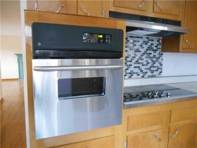 Kitchen. Brand new oven
