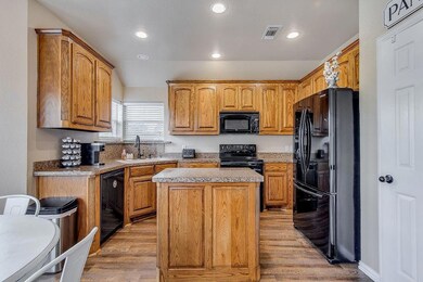 806 Spring Creek St, Cleburne, TX 76031 - photo 4