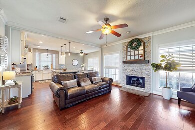 402 Regency Ct, Friendswood, TX 77546 - photo 5