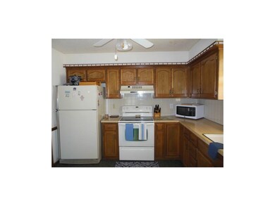 Newer stove (6 yrs), lots of counterspace and cabi