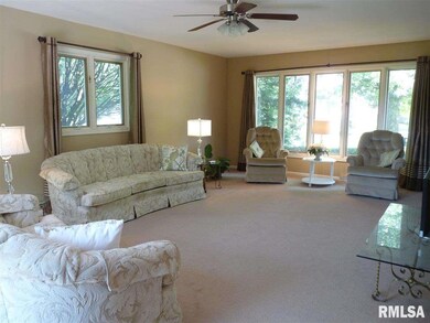 32 Oakbrook Dr, Bettendorf, IA 52722 - photo 5