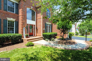 43164 Valiant Dr, Chantilly, VA 20152 - photo 2