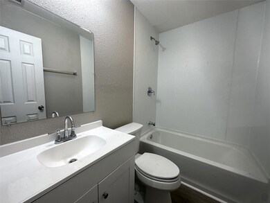 1217 N Hurt St, Sherman, TX 75090 - photo 3