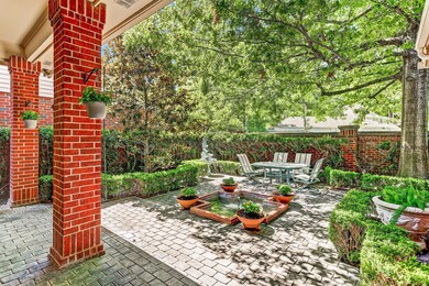 11827 Village Park Cir, Houston, TX 77024 - photo 7