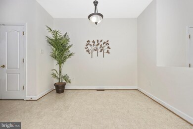 9738 Evening Bird Ln, Laurel, MD 20723 - photo 5