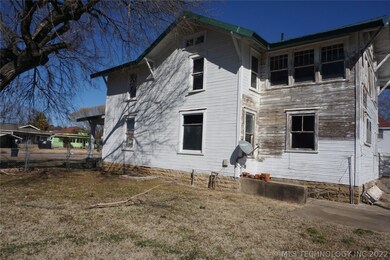 711 W Broadway St, Henryetta, OK 74437 - photo 6