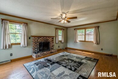 5633 Quercus Ln, Davenport, IA 52806 - photo 7