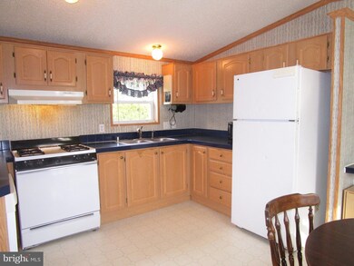 224 Butter Rd, Leacock-Leola-bareville, PA 17540 - photo 5