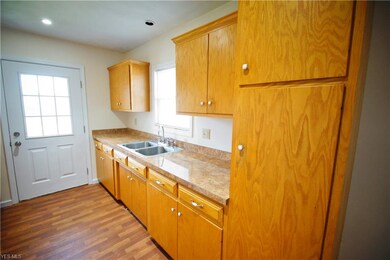 443 N 9th St, Coshocton, OH 43812 - photo 4