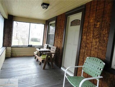 635 W Berry Ave, Lansing, MI 48910 - photo 2