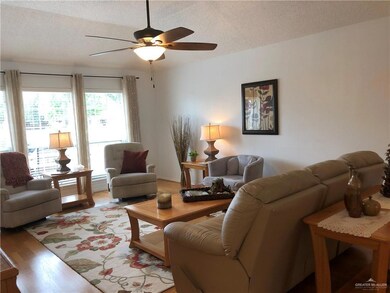 327 Karen Dr, Alamo, TX 78516 - photo 2