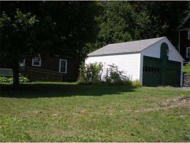 42 Fremont St, Putnam, CT 06260 - photo 3