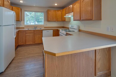 2106 SW 35th Place, Redmond, OR 97756 - photo 5