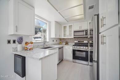 14-web-or-mls-Flo Ln-1505-014