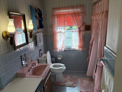 Main floor Bath
