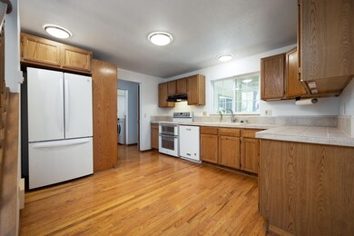 60195 Agate Rd 7 of 33