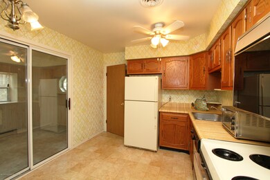 Eat-In-Kitchen