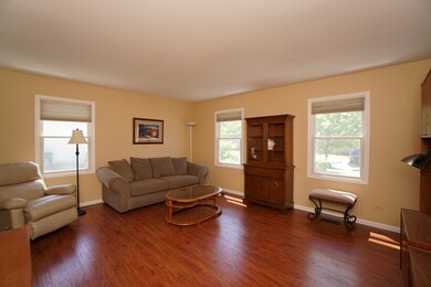 421 Armstrong Dr, Buffalo Grove, IL 60089 - photo 3