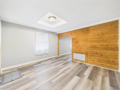 942 Harris St, Huntington, IN 46750 - photo 4