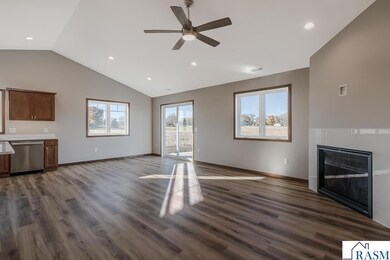 649 Luiken St unit 2, Lake Crystal, MN 56055 - photo 4