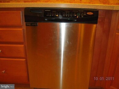 9710 Handerson Place unit 4, Manassas Park, VA 20111 - photo 3