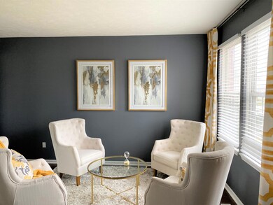 8516 Living Room (2)